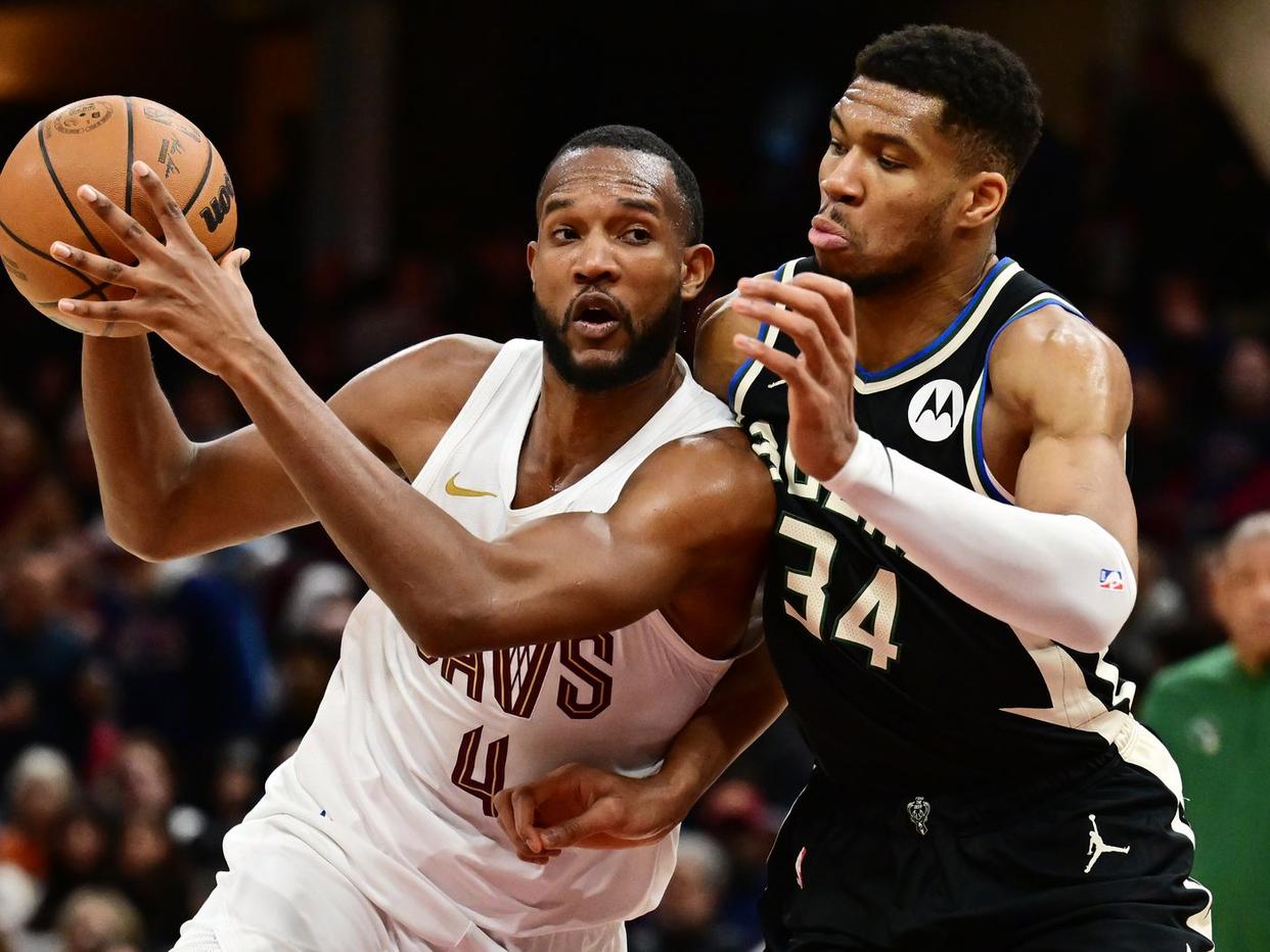 开云官方包含密尔沃基雄鹿迎NBA总决赛关键赛,冲刺阶段造点机会,球迷炸锅,高层口径保持一致的词条